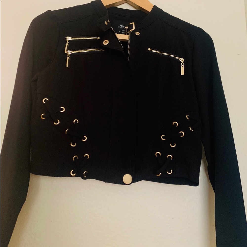 Beautiful casual and bold crop top/shirt ♥️